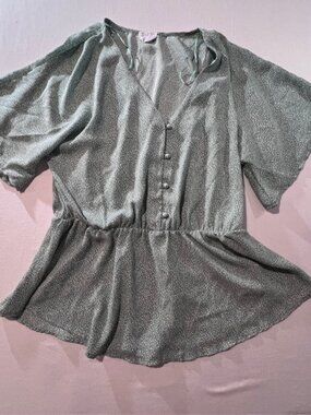 SIENNA SKY green peplum blouse floral v-neck fluttery fairy sleeves Women's XL